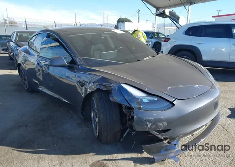 2023 Tesla Model 3 Long Range Dual Motor All-Wheel Drive z USA, uszkodzony, nr VIN 5YJ3E1EB3PF636082